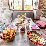 Bed & Breakfast Les Fous Du Village 3*