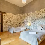 Bed & Breakfast Les Fous Du Village 3*