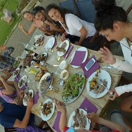 Bed & Breakfast Les Fous Du Village 3*