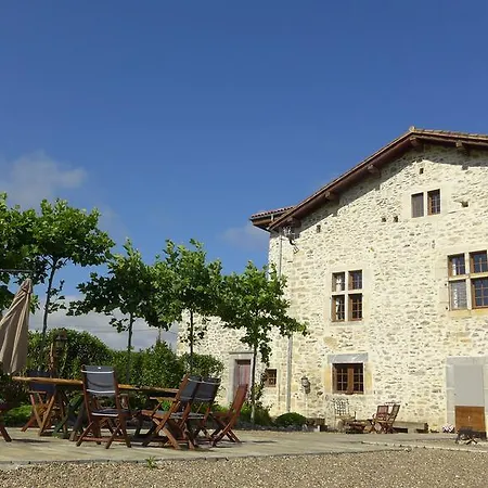 Bed & Breakfast Les Fous Du Village 3*