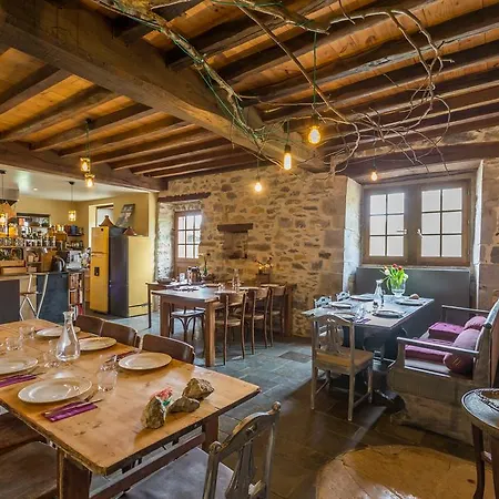 Bed & Breakfast Les Fous Du Village 3*