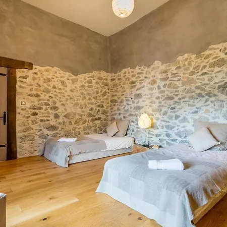Bed & Breakfast Les Fous Du Village 3*