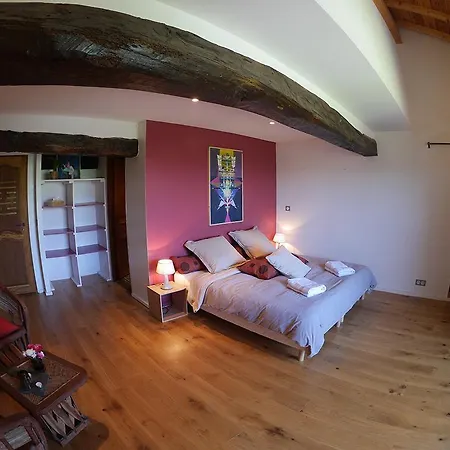 Bed & Breakfast Les Fous Du Village 3*