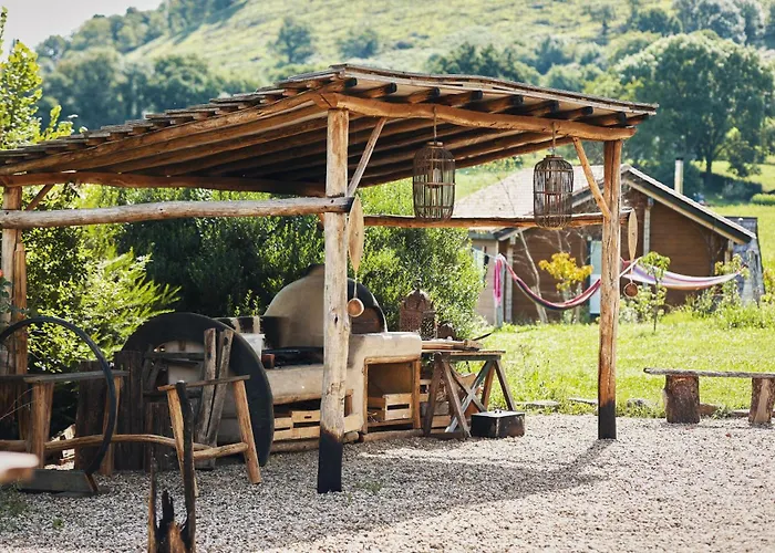 Les Fous Du Village Bed & Breakfast Saint-Esteben